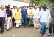 सतीश शाह का निधन: ऑनस्क्रीन बेटे राजेश कुमार ने दिया कंधा, कई सेलेब्स हुए भावुक