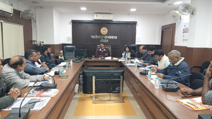 कलेक्टर ने की कृषि, उद्यानिकी एवं पशुपालन विभाग की योजनाओं एवं गतिविधियों की समीक्षा (1)