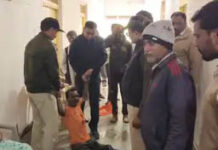 जनसुनवाई में दिव्यांग ने आत्मदाह की कोशिश की, नगर सैनिक की सूझबूझ से टला हादसा