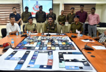 рд╣реЛрд▓реА рдкрд░ MP рдкреБрд▓рд┐рд╕ рдХрд╛ ‘рдбрд┐рдЬрд┐рдЯрд▓ рдЙрдкрд╣рд╛рд░’: 3 рдХрд░реЛрдбрд╝ рдХреЗ 1835 рдореЛрдмрд╛рдЗрд▓ рдмрд░рд╛рдордж, рд▓реМрдЯрд╛рдпрд╛ рдЬрдирддрд╛ рдХрд╛ рд╡рд┐рд╢реНрд╡рд╛рд╕