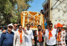 गुना: रामनवमी पर उमड़ा आस्था का सैलाब, रघुवंशी समाज की भव्य शोभायात्रा; 100 साल पुरानी परंपरा के साथ गूंजे ‘जय श्री राम’