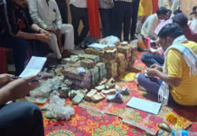 करीला धाम: माता जानकी के दरबार में ‘मन्नतों’ का पिटारा; किसी को चाहिए जज की कुर्सी, तो किसी को रेणुका से शादी का वरदान!