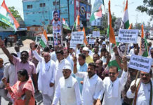 सीहोर: ऋण वसूली और एमएसपी को लेकर सड़कों पर उतरे किसान; कांग्रेस का कलेक्ट्रेट तक पैदल मार्च, रखी ‘4000 रुपये गेहूं’ की मांग