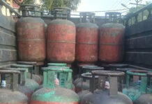 भोपाल में फूड विभाग का बड़ा ‘स्ट्राइक’: 3 ठिकानों पर छापे, होटल में घरेलू सिलेंडर का खेल और 36 गैस सिलेंडर जब्त