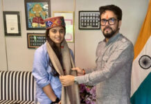 बिहार की बेटी का कमाल: 14 साल की आराध्या ने 234 भाषाओं में किया हनुमान चालीसा का अनुवाद, अनुराग ठाकुर ने की सराहना