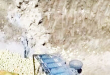 रायसेन-राहतगढ़ हाईवे पर बड़ा हादसा: 20 फीट गहरी निर्माणाधीन पुलिया में गिरी पिकअप, दो घायल