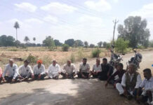 सीहोर: सेवनियां में जमीन विवाद पर भड़के किसान, पुलिस और पटवारी पर ‘जबरन कब्जा’ कराने के गंभीर आरोप