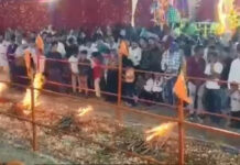 धधकते अंगारों पर आस्था की ‘अग्निपरीक्षा’: शाजापुर के पोलाय खुर्द में होली की सदियों पुरानी और हैरतअंगेज परंपरा