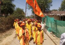 तिनोनियां में भक्ति का सैलाब: 7 दिवसीय श्रीराम-हनुमान महायज्ञ का भव्य शुभारंभ, कलश यात्रा में उमड़े श्रद्धालु