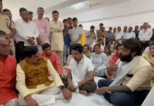 इंदौर अग्निकांड: सीएम से बोला पीड़ित बेटा- ‘EV से नहीं, बिजली के पोल से लगी आग, फायर ब्रिगेड 1.5 घंटा लेट आई’