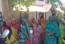 सीहोर: नादान गांव में महिलाओं का ‘रणचंडी’ अवतार; अवैध शराब और सट्टे के खिलाफ थाने-तहसील का घेराव