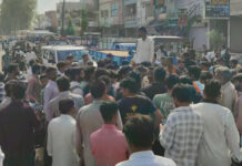 अशोकनगर: ‘मैसेज आया पर सिलेंडर नहीं’, उपभोक्ताओं का फूटा गुस्सा; कलेक्ट्रेट गेट पर खाली टंकी रख किया प्रदर्शन