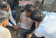 शुगर लेवल 18 होने से सड़क पर गिरा ड्राइवर: लोग नशेड़ी समझते रहे, समाजसेवी ने अस्पताल पहुंचाकर बचाई जान