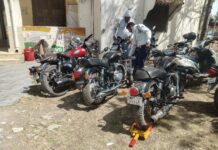 पटाखा फोड़ने वाली बुलेट पर चला सीहोर पुलिस का डंडा: मॉडिफाइड साइलेंसर हटवाए, चालानी कार्यवाही