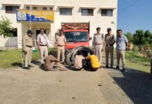 शाहगंज पुलिस की बड़ी कार्रवाई: बिजली के खंभों से तार चुराने वाले गिरोह का पर्दाफाश, 3 आरोपी गिरफ्तार