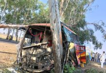 सीहोर: इंदौर-भोपाल रोड पर भीषण सड़क हादसा, अनियंत्रित होकर पेड़ से टकराई स्लीपर बस; एक की मौत