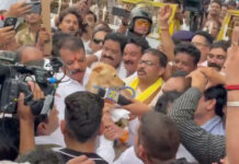 सीहोर: किसान मुद्दों पर कांग्रेस का उग्र प्रदर्शन; कलेक्टर के न आने पर कुत्ते को सौंपा ज्ञापन