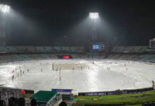 IPL 2026 Live: कोलकाता में बरसी आफत, बारिश के कारण KKR बनाम MI मैच रुका; संकट में मुंबई इंडियंस, पावरप्ले में गंवाए 4 बड़े विकेट