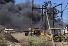 सीहोर: प्लास्टिक दाना फैक्ट्री में भीषण आग, दमकल की 7 गाड़ियां मौके पर; मलबे को हटाकर बुझाई जा रही आग