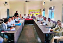 आष्टा विकासखंड में FLN की समीक्षा बैठक संपन्न: पुस्तक वितरण और नामांकन बढ़ाने पर विशेष जोर