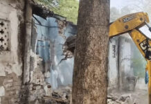 सीहोर में नगर पालिका का बड़ा एक्शन: बारिश से पहले जर्जर मकानों को किया जमींदोज, जनसुरक्षा के लिए मुहिम शुरू