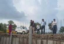 सीहोर: सैकड़ाखेड़ी रोड पर शासकीय भूमि पर अवैध निर्माण पर प्रशासन का हंटर, तहसीलदार ने रुकवाया काम