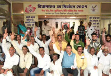 सीहोर में फूटा किसानों का गुस्सा: 11 KV लाइन की चपेट में आए झुलसे साथी के लिए घेरा कलेक्ट्रेट; बिजली विभाग पर FIR और मुआवजे की मांग