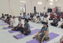सीहोर में योग दिवस की धूम: आवासीय खेलकूद संस्थान में राजस्व मंत्री करण सिंह वर्मा ने किया सामूहिक योगाभ्यास; कलेक्टर-एसपी भी रहे मौजूद