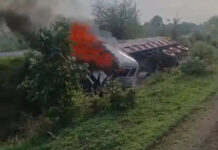 Sehore Highway Accident: सीहोर में इंदौर-भोपाल हाईवे पर चावल से लदा ट्रक पलटा, देखते ही देखते धू-धू कर जला; लाखों का नुकसान