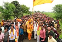 अच्छी बारिश और समृद्धि की कामना: पार्वती नदी का जल लेकर 20 किमी पदयात्रा के बाद चिंतामन गणेश मंदिर में हुआ जलाभिषेक