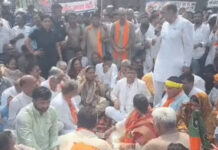 रोहतक में भाजपा और कांग्रेस के बीच आर-पार: कांग्रेस कार्यालय के बाहर आमने-सामने आए कार्यकर्ता; जमकर नारेबाजी और तीखी नोकझोंक, भारी पुलिस बल तैनात