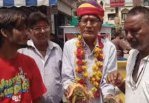 बांसवाड़ा में टोटका: अच्छी बारिश के लिए मेंढक-मेंढकी की कराई ‘शाही शादी’; बांटे गए कार्ड, लहंगा पहनकर दुल्हन बनी मेंढ़की, निकली बारात