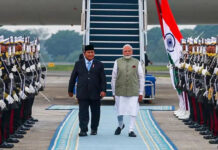 PM मोदी के इंडोनेशिया दौरे का दूसरा दिन: राष्ट्रपति भवन में मिला भव्य ‘गार्ड ऑफ ऑनर’, प्रबोवो ने लगाया गले; द्विपक्षीय बैठक के बाद अब प्रम्बानन मंदिर और बिजनेस समिट की बारी