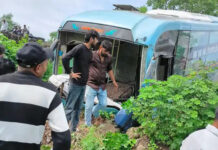 इंदौर-भोपाल हाईवे पर बड़ा हादसा टला, डंपर से टकराकर पुलिया के नीचे उतरी हंस ट्रैवल्स की बस