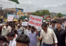 इंदौर में छात्रों का महाआंदोलन: NEET पेपर लीक सहित 23 मांगों को लेकर कलेक्ट्रेट पर प्रदर्शन; सुनवाई न होने पर स्टूडेंट्स ने मुंडवाया सिर