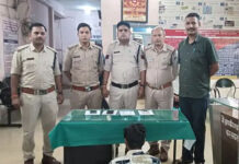 अशोकनगर पुलिस की बड़ी सफलता: मोबाइल दुकान में चोरी का 24 घंटे के भीतर खुलासा; 4 महंगे फोन के साथ बीना से दबोचा गया चोर