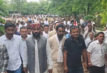 विदिशा में प्रशासनिक दबाव के खिलाफ फूटा गुस्सा: सचिव की सड़क हादसे में मौत के बाद सड़कों पर उतरे पंचायत कर्मचारी; CM हेल्पलाइन के नाम पर प्रताड़ना का आरोप