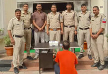 सीहोर में बड़ा खुलासा: जैन मंदिर में 3 साल से पूजा कर रहा पुजारी ही निकला चोर; 8 लाख के सोने का छत्र और चांदी के बर्तन बरामद, भेजा गया जेल