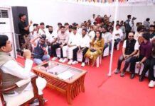 इंदौर में सोशल मीडिया इन्फ्लुएंसर्स से बोले मुख्यमंत्री डॉ. मोहन यादव, कृषि और पशुपालन पर बनाएं रील्स