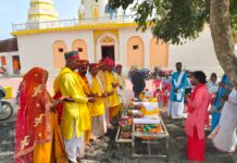 108 संत पंडित दुर्गाप्रसाद के मार्गदर्शन में किया गया चलती प्रतिमाओं का महाभिषेक