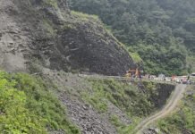 चमोली में भूस्खलन से दो हाईवे बंद, यात्री और परीक्षा अभ्यर्थी फंसे
