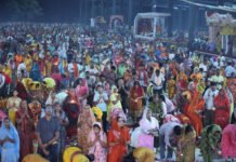 सीहोर: सावन शिवरात्रि पर पंडित प्रदीप मिश्रा के आह्वान पर रचा गया इतिहास; 82 करोड़ श्रद्धालुओं ने किया महाभिषेक, कुबेरेश्वर धाम में उमड़े 70 हज़ार भक्त