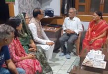 नेपाल में लापता विदिशा की इंजीनियर स्वाति बागरेचा की तलाश तेज़: परिजनों से मिले केंद्रीय मंत्री शिवराज सिंह चौहान, विदेश मंत्रालय से साधा संपर्क