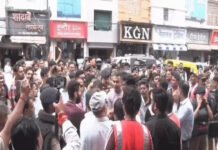 इंदौर के रानीपुरा में अतिक्रमण हटाने पहुंची निगम टीम पर हंगामा: 70 दुकानों के ओटले-पार्टिशन जमींदोज, पुलिस ने खुलवाया जाम