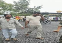 खिलचीपुर पुलिस की बड़ी कार्रवाई: खेतों से चंदन के पेड़ काटने वाले 2 आरोपी गिरफ्तार; आरी, बाइक और नकदी जब्त