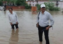 रायसेन में भारी बारिश का कहर: नदी-नाले उफान पर, कलेक्टर ने स्कूलों में की छुट्टी, PM श्री स्कूल में भरा कमर तक पानी