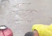 आस्था की कठिन परीक्षा: हरिद्वार से कांवड़ लेकर अलीगढ़ पहुंचा शिवभक्त, ‘कांटों की शैय्या’ पर लेटकर पूरी कर रहा दंडौती यात्रा
