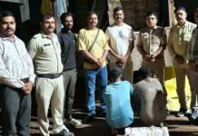 सीहोर में 41 लाख की अवैध शराब जब्त: ट्रक में बना रखा था सीक्रेट चेंबर, 325 पेटी शराब लेकर गुजरात जा रहे थे दो आरोपी