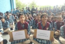 रायसेन: संदीपनी विद्यालय भवन निर्माण में देरी, छात्रों ने दिया धरना