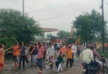 हर-हर महादेव के जयकारों से गूंजा श्यामपुर, पार्वती नदी से कांवड़ में जल लाकर किया भोलेनाथ का जलाभिषेक